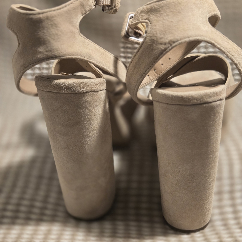 Steve Madden Suede Beige Women's Sandals SZ 10 - Picture 3 of 6